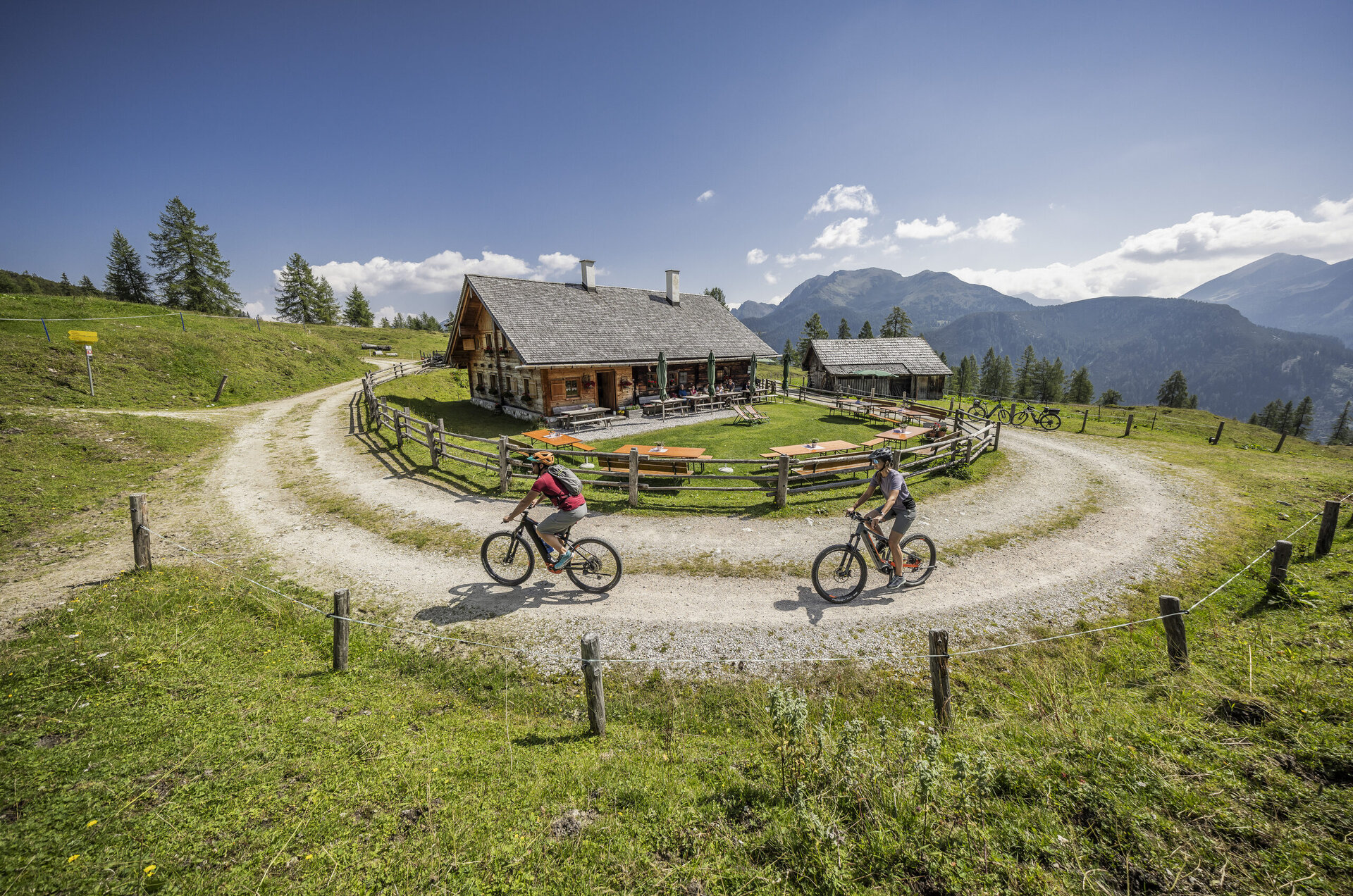 Mountainbiker auf Tour rund um Obertauern