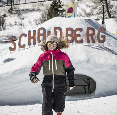 Familie beim Wintervergnügen in Obertauern